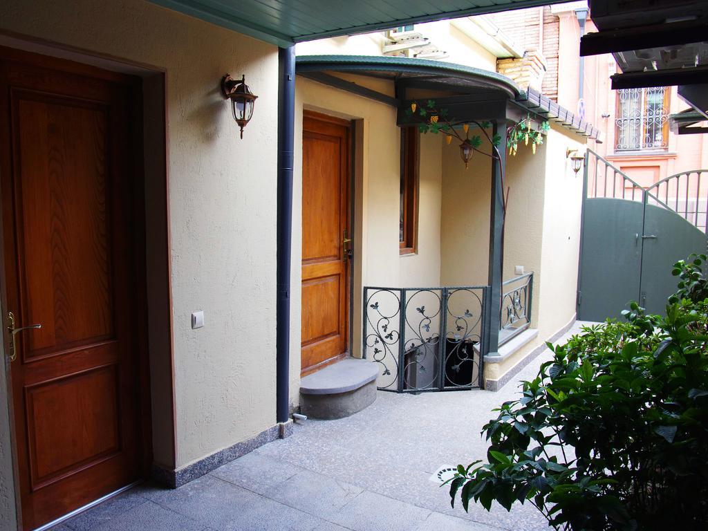 Aparthotel Heart Of Tbilisi Ngoại thất bức ảnh